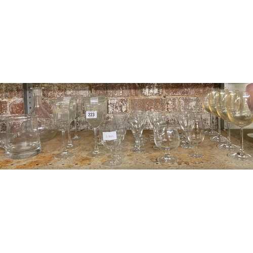 223 - SHELF OF VARIOUS WINE & SHERRY GLASSES, DECANTER ETC