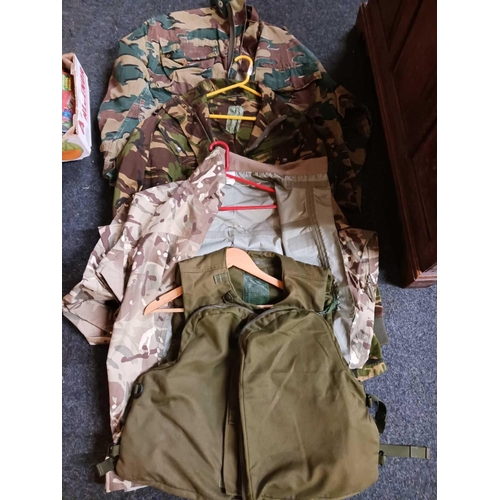 310 - QTY OF VARIOUS CAMOUFLAGE JACKETS INCL; COMBAT BODY,WAIST COAT,HOODED JACK, PARACHUTE JACKETS, PROTE... 