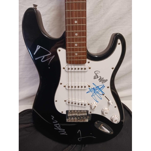 444 - BEARING SIGNATURE FOO FIGHTERS SIGNED ELECTRIC GUITAR , SIGNED IN LONDON  2014