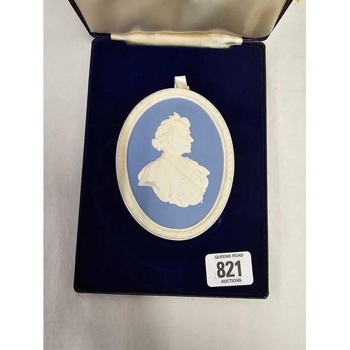 821 - WEDGWOOD PLAQUE OF HM QUEEN ELIZABETH THE QUEEN MOTHER NO. 703 OF 1000