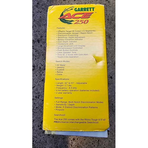 42 - GARRETT ACE 250 HIGH PERFORMANCE METAL DETECTOR IN BOX