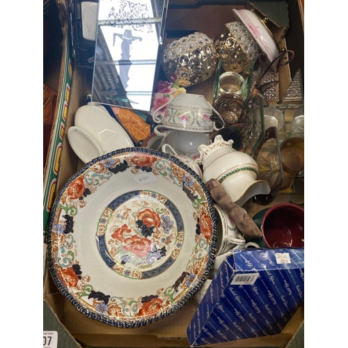 107 - 2 CARTONS OF MISC GLASSWARE, CANDLE HOLDERS, JUGS, BOWLS, CUPS & SAUCERS, A GIGA AIR WIRELESS OUTDOO... 