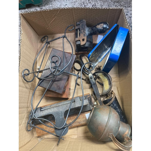 111 - CARTON WITH 2 VINTAGE PAPER PUNCHES, PINKING SCISSORS & 2 METAL MUSIC STANDS