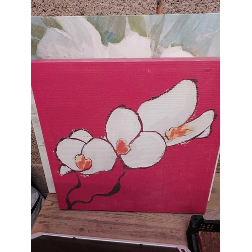 78 - QTY OF EMBROIDERED PICTURES, A WOODEN NOTE BOARD & OTHER MISC PICTURES