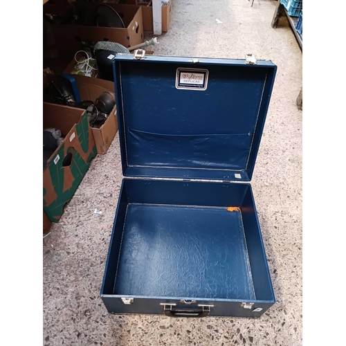 83 - SMALL BLUE TRUNK