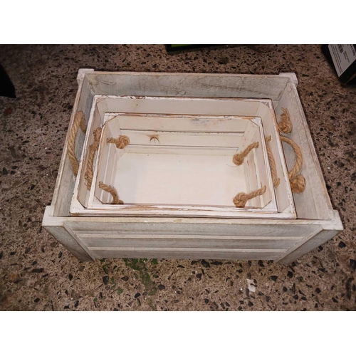 85 - 5 COLLAPSIBLE PLASTIC CRATES & 3 OTHERS IN WOOD