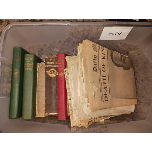 99 - CARTON WITH MISC BOOKS & VINTAGE NEWSPAPERS ON THE DEATH OF KING GEORGE V & SIR WINSTON CHURCHILL'S ... 