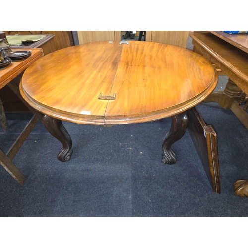 268 - MAHOGANY CIRCULAR EXTENDING DINING TABLE ON CASTERS