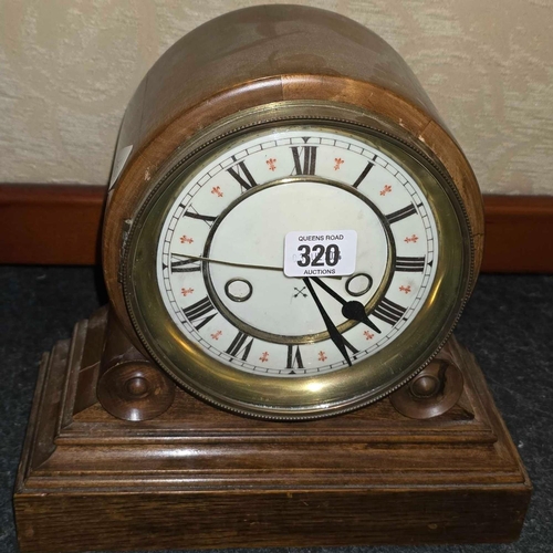 320 - MODERN OAK CASED MANTEL CLOCK