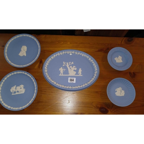 364 - 5 PIECES OF WEDGWOOD