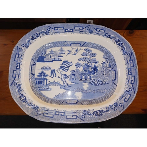 367 - PAIR OF BLUE & WHITE ORIENTAL MEAT PLATES, 1 PLATE A/F