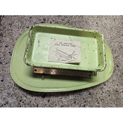 41 - CARTON WITH VINTAGE GRAFTON JEWEL PURPOSE WEIGH SCALE