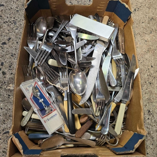 58 - CARTON WITH LARGE QTY OF MISC CUTLERY