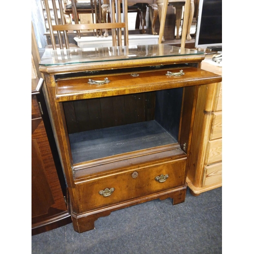 315 - REPRODUCTION TV UNIT IN THE FORM OF A CHEST OF DRAWERS