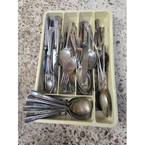 11 - TRAY OF MISC TABLE CUTLERY