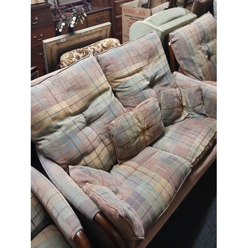 472 - RETRO WOODEN FRAMED SETTEE SUITE