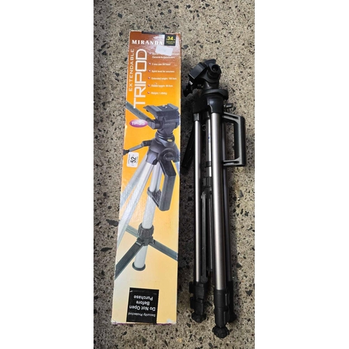 52 - MIRANDA EXTENDABLE CAMERA TRIPOD WITH BOX