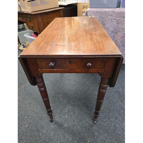 662 - MAHOGANY PEMBROKE TABLE