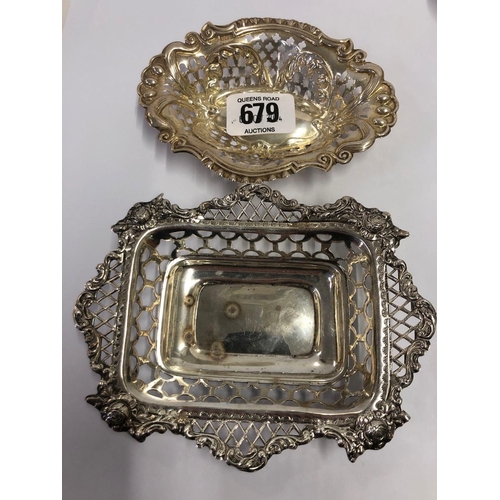 679 - 2 SILVER PIECED PIN DISHES & A SILVER TOPPED POT, 71.8g