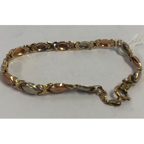 725 - A 9ct FANCY 2 COLOUR GOLD BRACELET, 4.3g