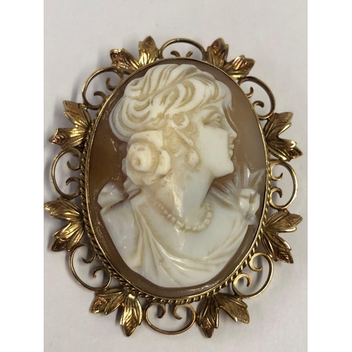 762 - A GOOD DEEPLY CARVED CAMEO SHELL BROOCH SET IN GOLD