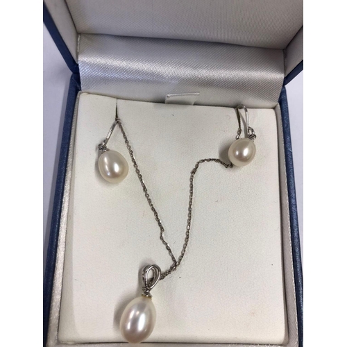 766 - SILVER & CULTURED PEARL PENDANT & EARRINGS