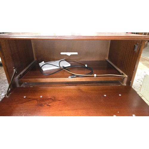 117 - INLAID RETRO TV UNIT