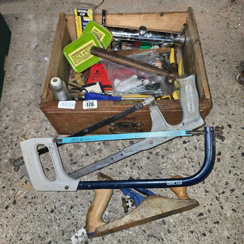 178 - WOODEN DRAWER WITH MISC HAND TOOLS INCL; HACK SAWS & A RECORD NO.4 SMOOTHING PLANE