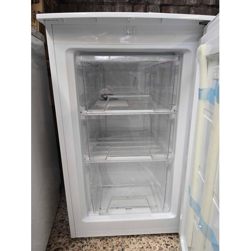 216 - LEC FREEZER