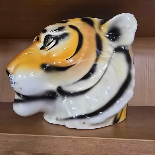 233 - FINE ART VASE IN THE SHAPE OF A TIGERS HEAD