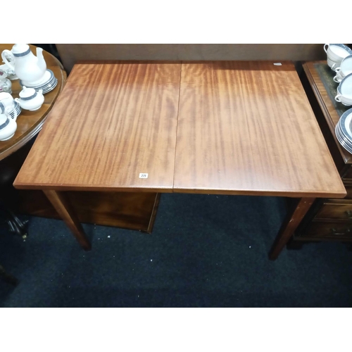 271 - RETRO EXTENDING DINING TABLE