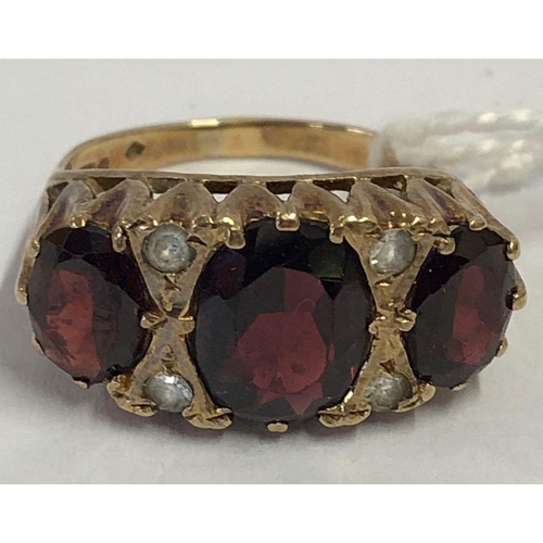 635 - A LARGE 3 STONE GARNET RING SET IN 9ct, SIZE 'L', 4.2g