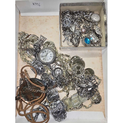 866 - SMALL TRAY OF MISC SILVER COLOURED JEWELLERY INCL; CHARM BRACELETS