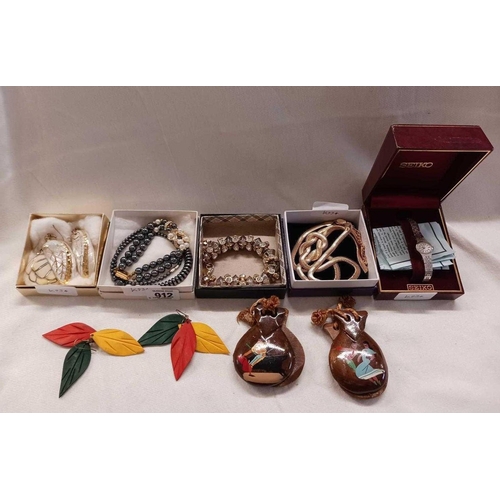 868 - QTY OF BOXED COSTUME JEWELLERY, LADIES SEIKO WRIST WATCH & A PAIR OF CASTANETS