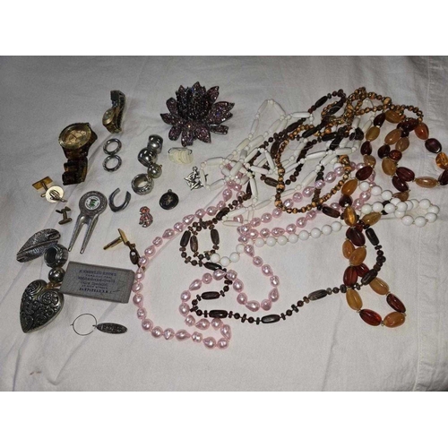 897 - TUB OF MISC COSTUME JEWELLERY & OTHER MISC BRIC-A-BRAC