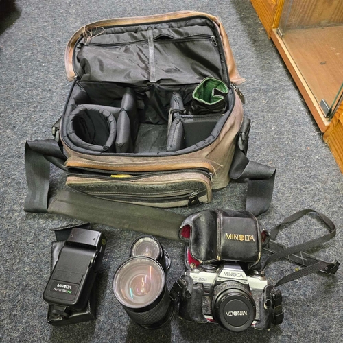 923 - CAMERA CASE WITH A MINOLTA X-500 CAMERA,MISC LENSES & FLASH