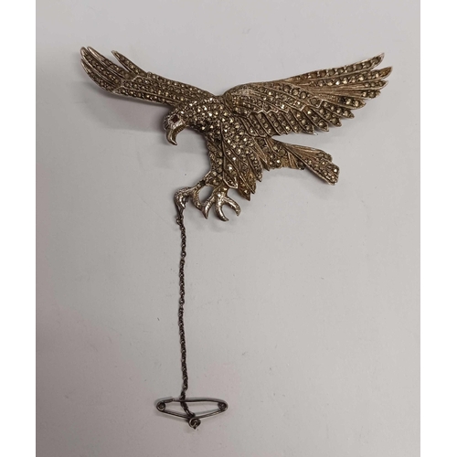 1054 - A LARGE MARCASITE BROOCH OF AN EAGLE