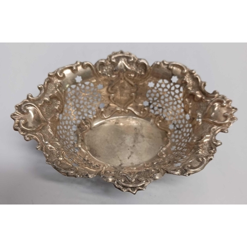 1061 - AN OVAL PIERCED & EMBOSSED DISH, B'HAM 1903