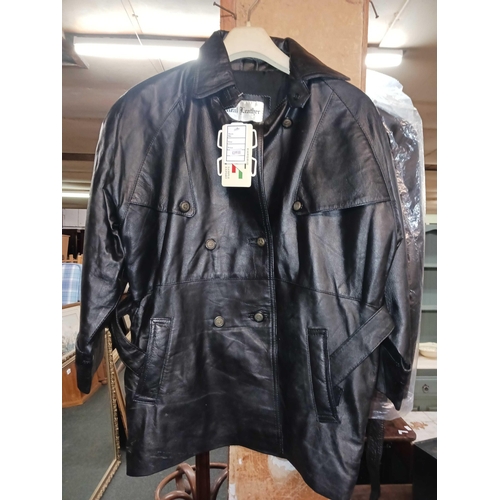 324 - EMPORIO SHORT LEATHER JACKET SIZE APPROX MEDIUM TO LARGE