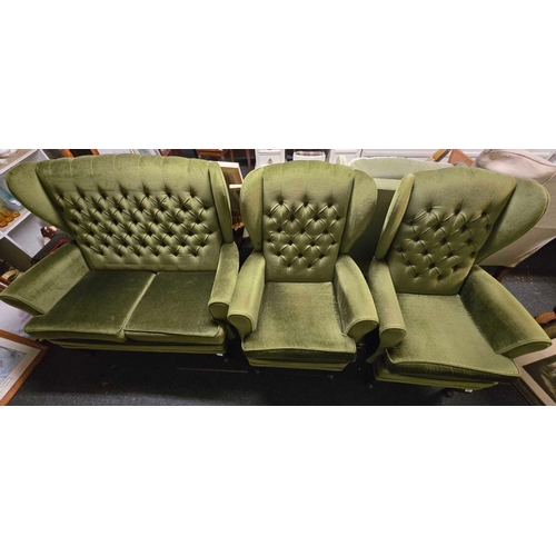 445 - GREEN WING BACK BUTTON BACK 2 SEATER SETTEE & 2 MATCHING ARMCHAIRS