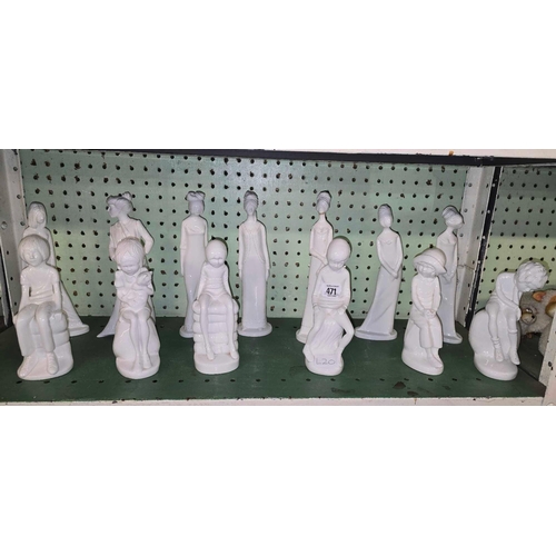 471 - SHELF OF SPODE FIGURES BY PAULINE SHONE