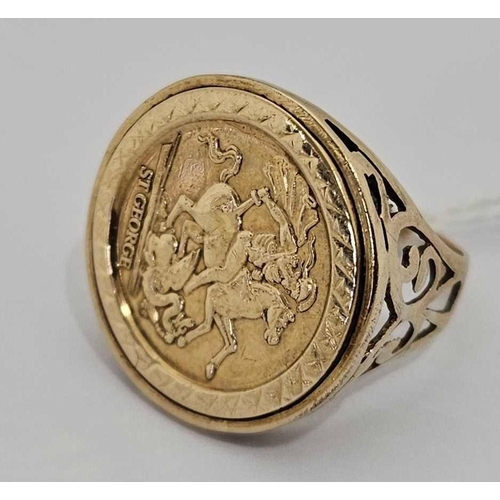 884 - A 9ct GOLD SOVEREIGN TYPE RING WITH ST GEORGE & DRAGON, 4.3g