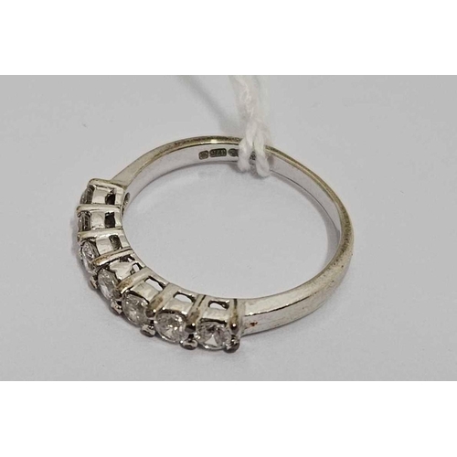 886 - 9ct 7 STONE DRESS RING 2.4g