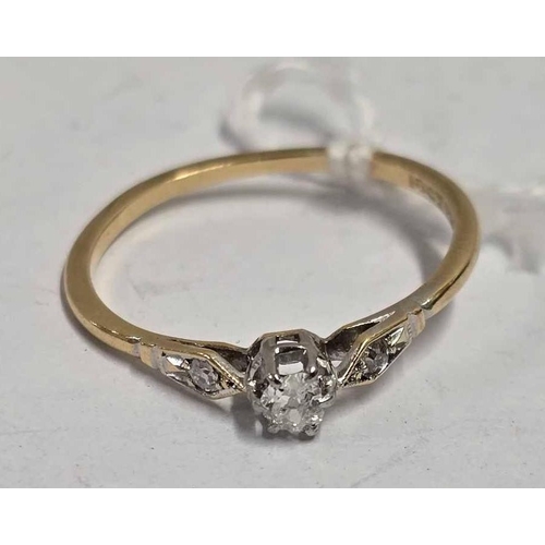 890 - 18ct SOLITAIRE DIAMOND RING, SIZE 'R'