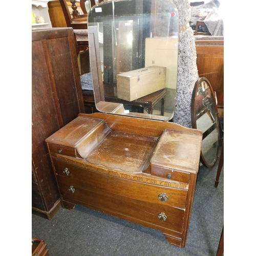 260 - OAK FITTED WARDROBE & OAK DRESSING TABLE