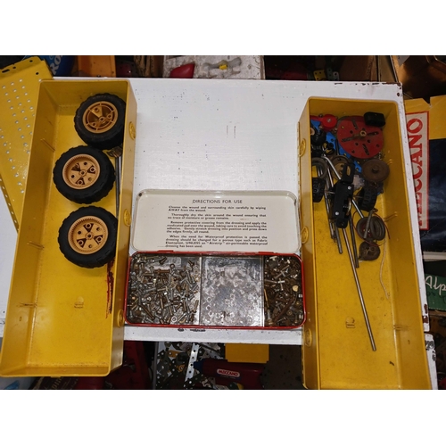 314 - WHITE WOODEN BOX OF MIXED MECCANO, WHEELS, POWER TOOLS, 2 YELLOW METAL BOXES ETC