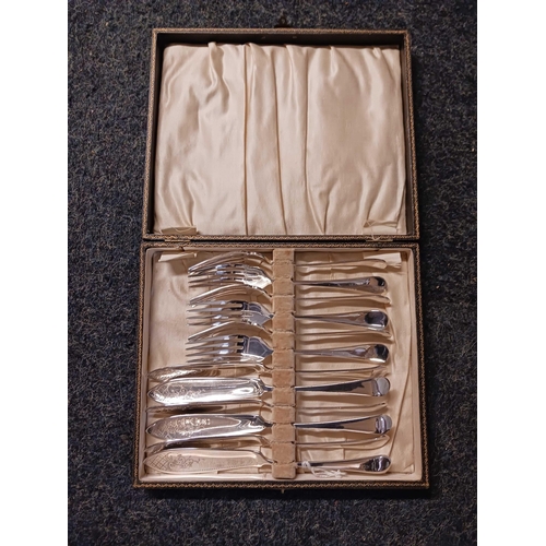 400 - CASED SET OF FISH KNIVES & FORKS