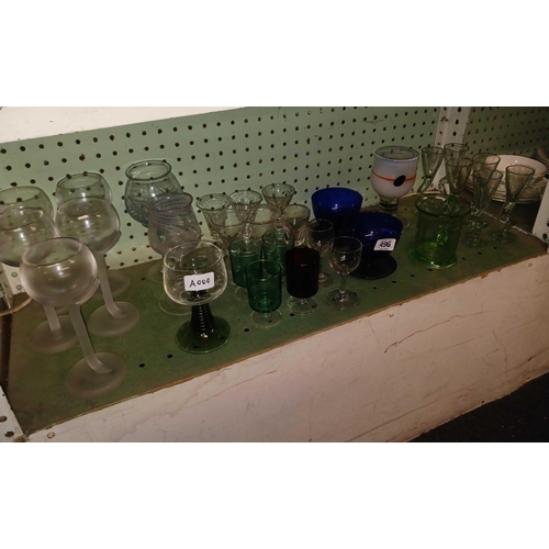 496 - SHELF OF COLOURED GLASSES ETC