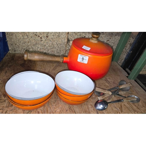 9 - SMALL ENAMEL SOUP SAUCEPAN WITH 6 BOWLS & SPOONS