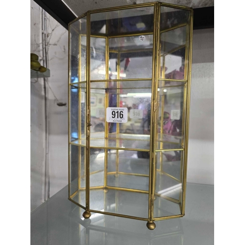 916 - SMALL GOLD METAL GLASS & GLASS DISPLAY CABINET